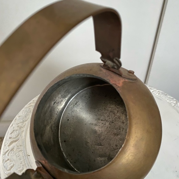 VINTAGE BRASS TEA KETTLE TEAPOT FOR DECOR PURPOSES - Picture 4 of 4